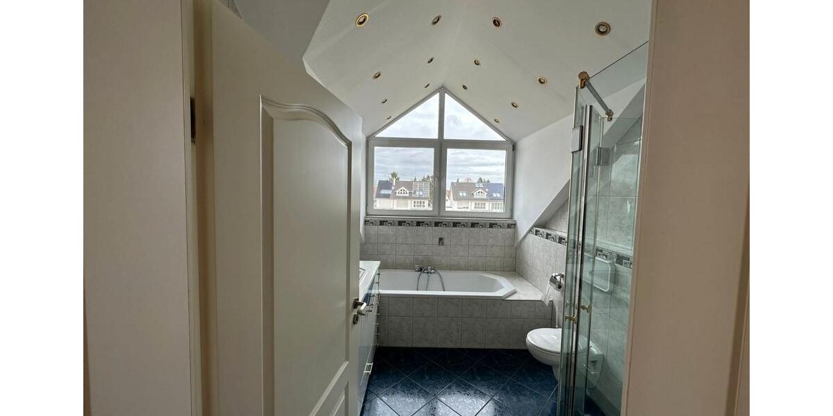 Dachgeschoßwohnung München Allach-Untermenzing - 2.5 Zimmer, 74 m&sup2;, 525.000&euro; | Angebot:26271638