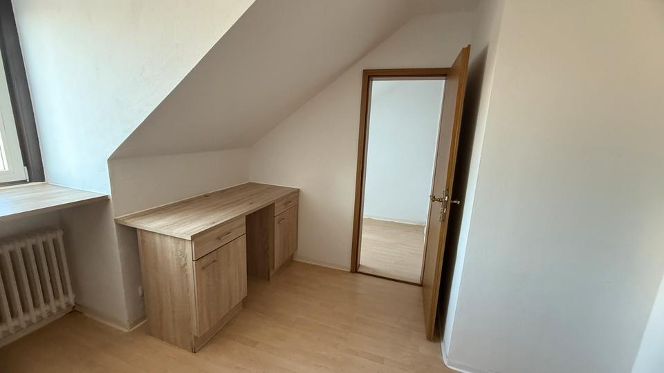 Dachgeschoßwohnung München Trudering - 3 Zimmer, 75 m&sup2;, 1.750&euro; | Angebot:27631043