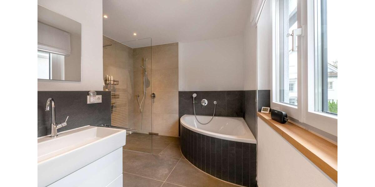 Doppelhaushälfte München Bogenhausen - 7 Zimmer, 241 m&sup2;, 5.890&euro; | Angebot:23807221