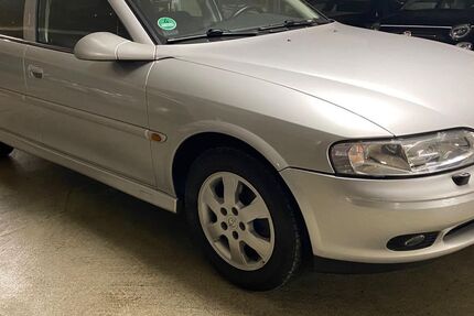 Opel Vectra 56.734 km 2.900 &euro; München 81825