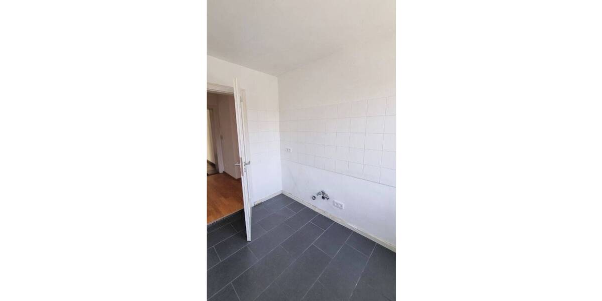 Etagenwohnung München Neuhausen-Nymphenburg - 3 Zimmer, 80 m&sup2;, 1.450&euro; | Angebot:25695624