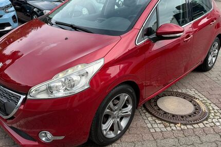Peugeot 208 123.907 km 3.990 &euro; München 81827