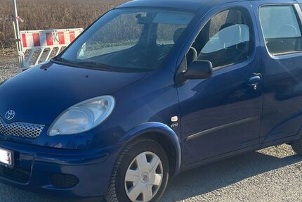 Toyota Yaris 180.000 km 2.490 &euro; München 81827