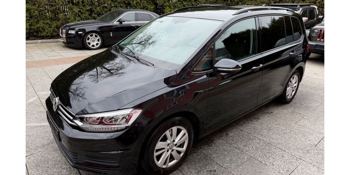VW Touran 90.000 km 17.980 &euro; München 81827