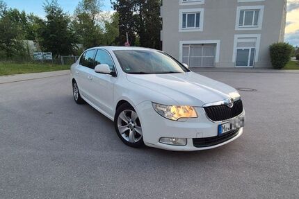Skoda Superb 181.500 km 7.500 &euro; München 81243