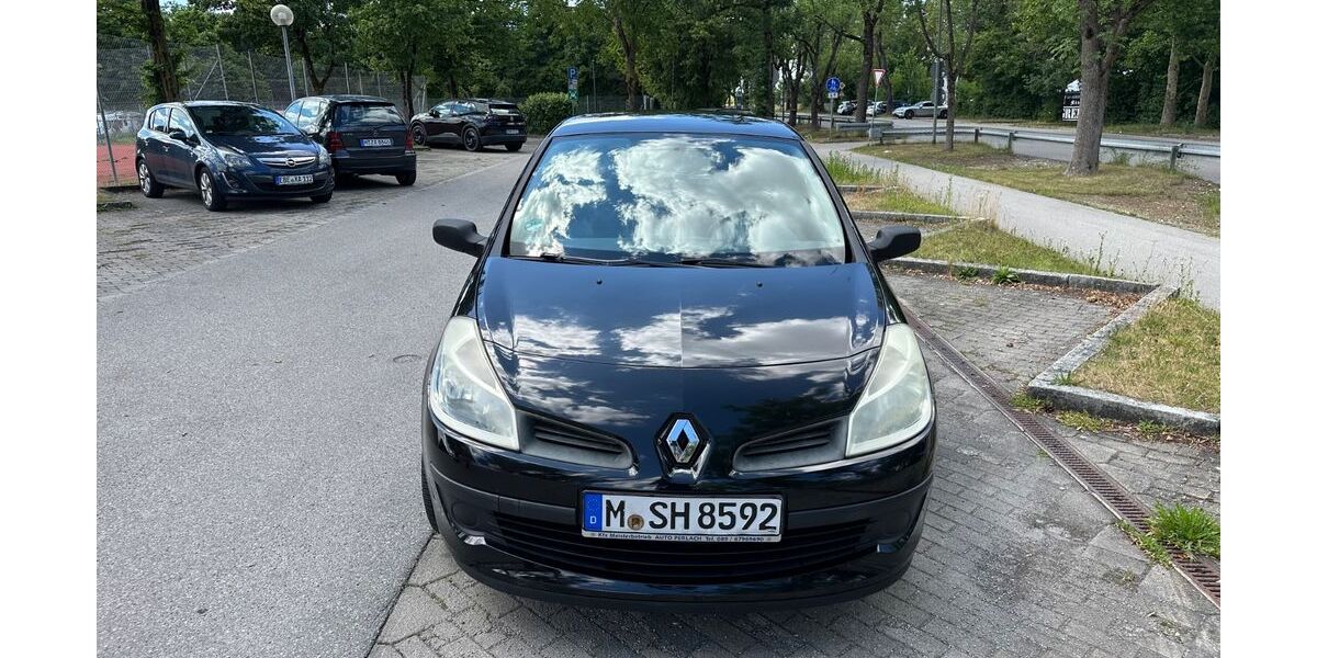 Renault Clio 110.700 km 2.300 &euro; München 81737