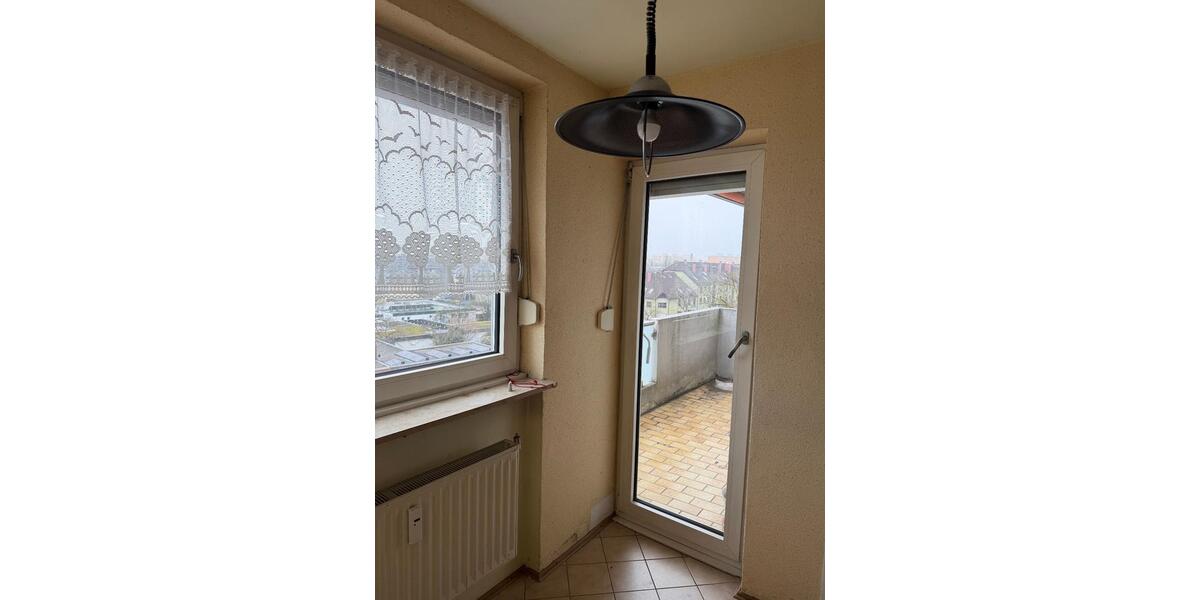 4 Zimmer Wohnung mit Einbauküche und Loggia - 85m² 4 zimmer
