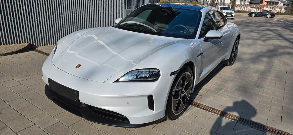 Porsche Taycan 7.000 km 87.999 &euro; München 80689