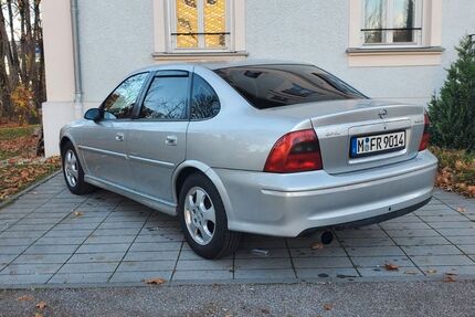 Opel Vectra 117.000 km 2.990 &euro; München 81669