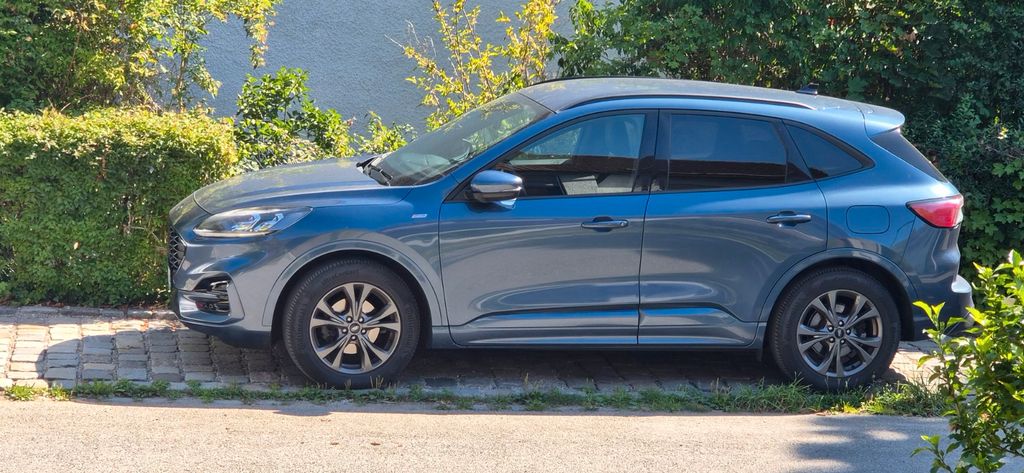 Ford Kuga 80.000 km 19.990 &euro; Germering 82110