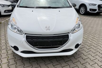 Peugeot 208 33.047 km 5.900 &euro; München OT Trudering-Riem 81825