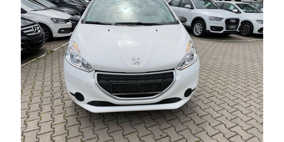 Peugeot 208 33.047 km 5.900 &euro; München OT Trudering-Riem 81825