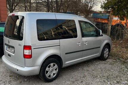 VW Caddy 144.000 km 4.600 &euro; München 81929