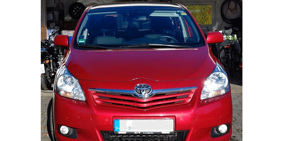 Toyota Verso 101.000 km 9.200 &euro; München 81375