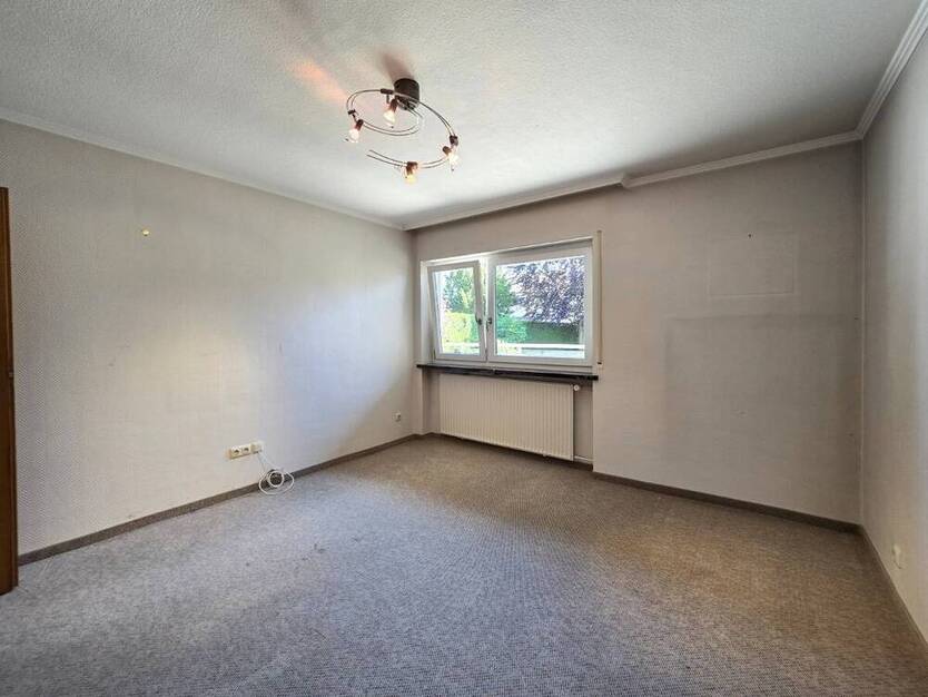Großzügiges Anwesen inkl. EinliegerWohnung und Baureserve in Brunnthal