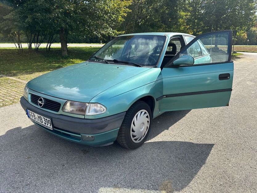 Opel Astra 54.000 km 2.100 € Grafrath 82284