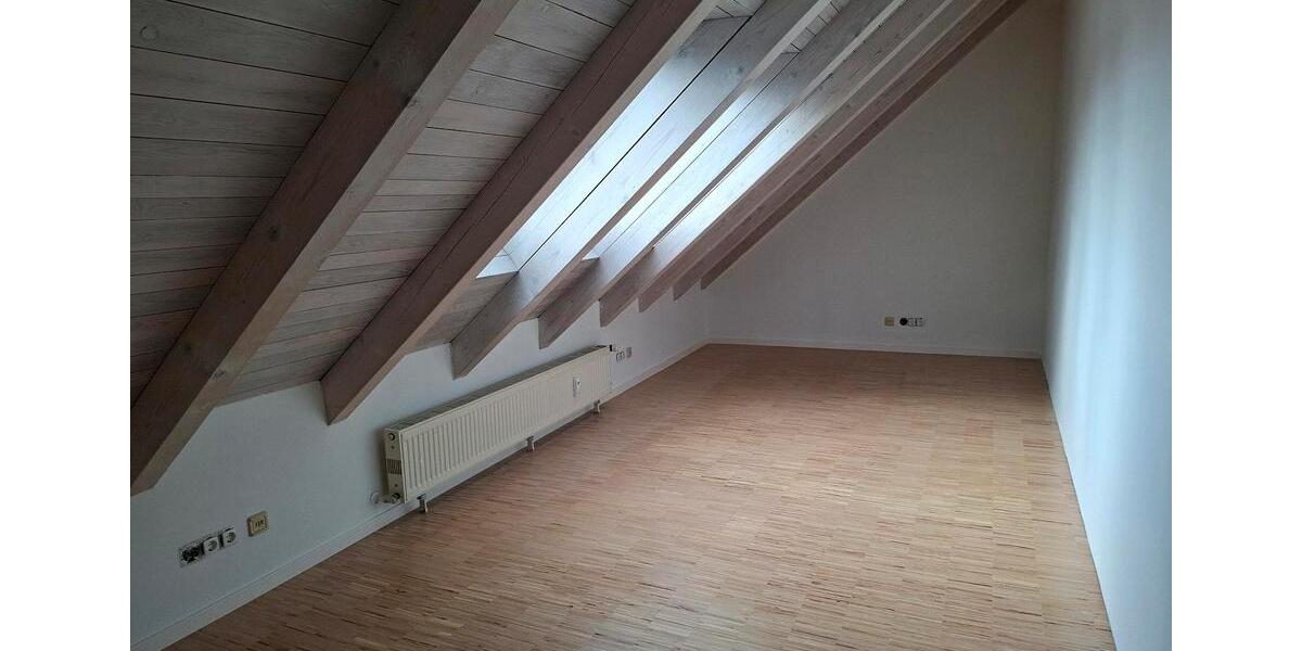 Dachgeschoßwohnung München Sendling-Westpark - 3 Zimmer, 125 m&sup2;, 2.200&euro; | Angebot:26300360