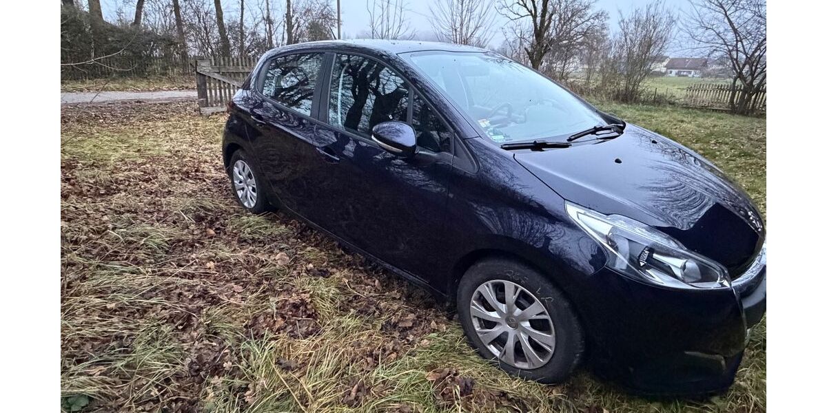 Peugeot 208 54.000 km 7.600 &euro; Germering 82110