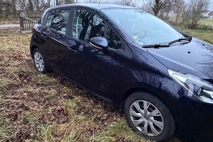 Peugeot 208 54.000 km 7.799 &euro; Germering 82110