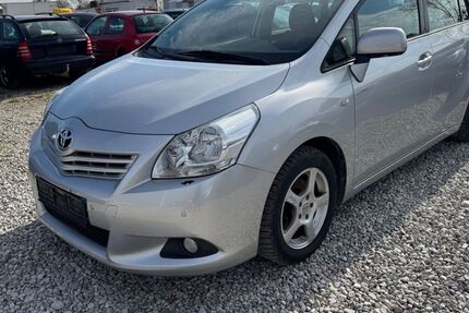 Toyota Verso 330.000 km 2.990 &euro; München 81829