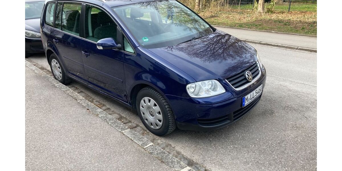 VW Touran 186.000 km 2.890 &euro; München 81827