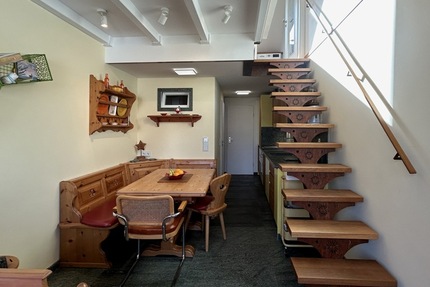 Bestlage Universität, aussergewöhnliche Sanierung und Innenausstattung 2 zimmer