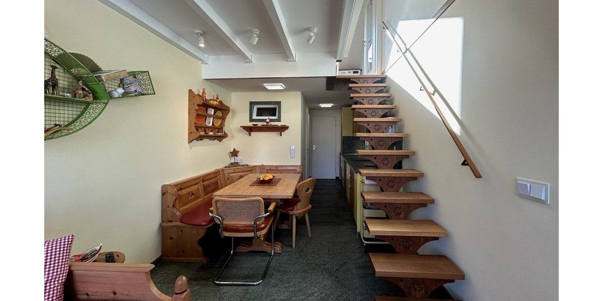 Bestlage Universität, aussergewöhnliche Sanierung und Innenausstattung 2 zimmer