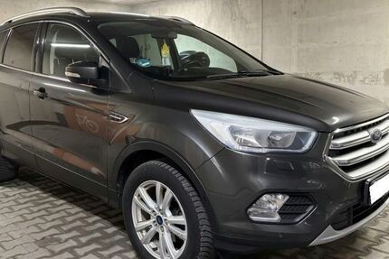Ford Kuga 152.888 km 7.990 &euro; München 81248