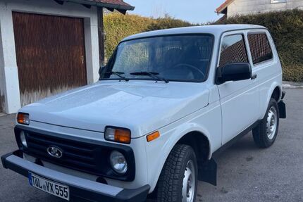 Lada Niva 21.500 km 7.500 &euro; Icking 82057