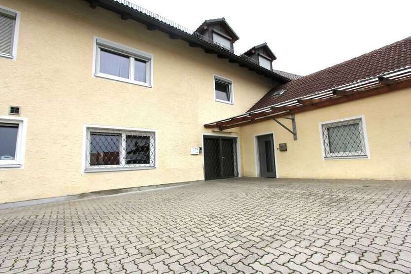 Halle in München 1.400 € 129.01 m²