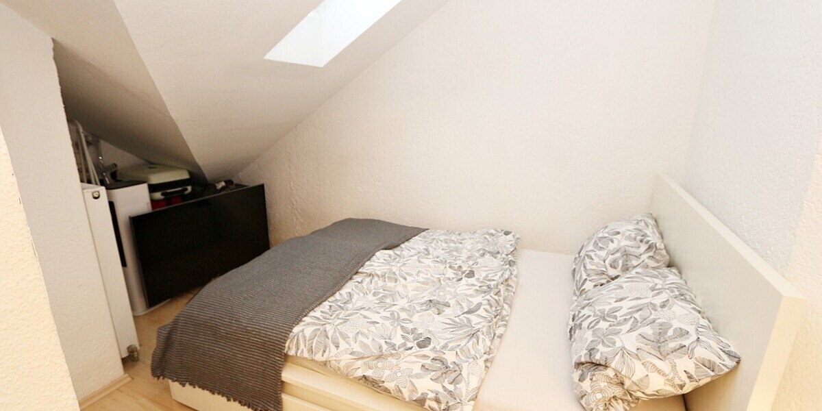 **Oben ist es am schönsten** charmantes APARTMENT im Dachgeschoss ** möbliert !! BEZUGSFREI !! - Dachgeschoßwohnung München Trudering-Riem | Angebot:24832250