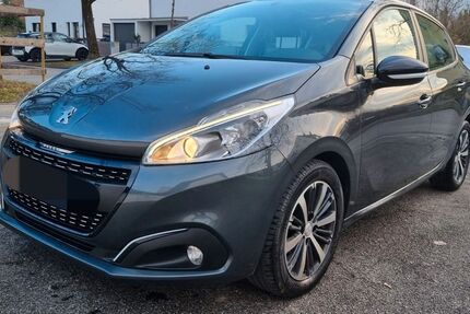 Peugeot 208 146.590 km 6.200 &euro; MÜNCHEN 81673