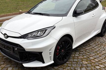 Toyota Yaris 8.000 km 39.999 &euro; München-Tegernsee-Gmund 83703