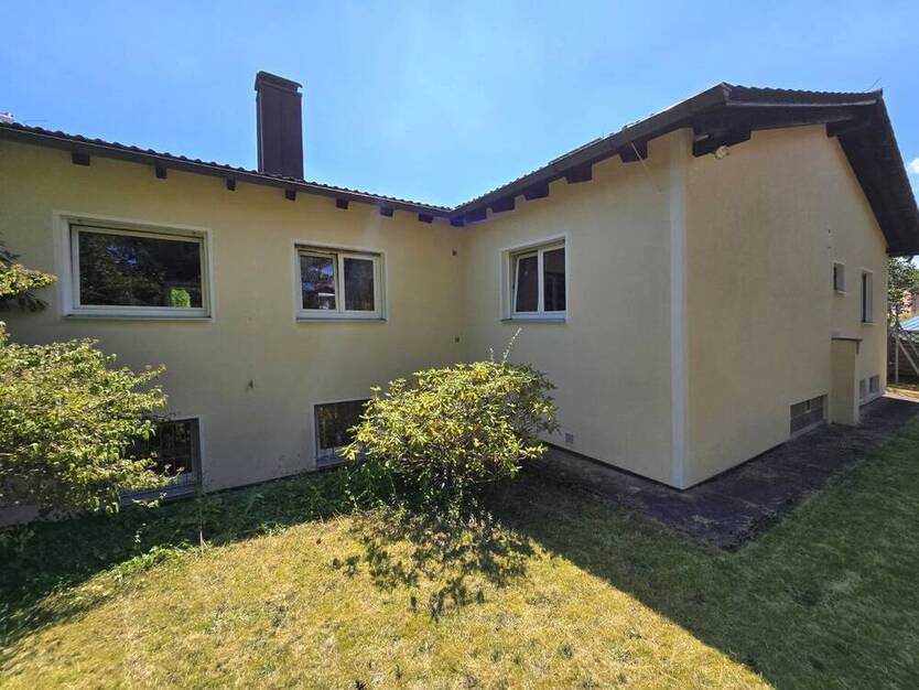 Großzügiges Anwesen inkl. EinliegerWohnung und Baureserve in Brunnthal