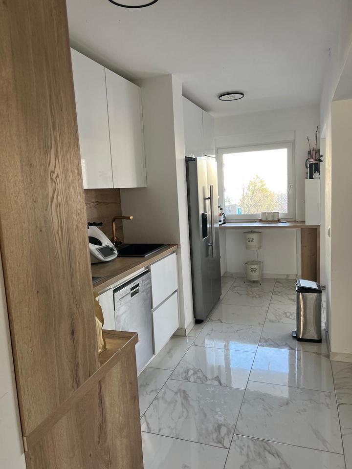 Moderne 2 Zimmer Wohnung + Tiefgarage, Loggia & Wellnessbereich