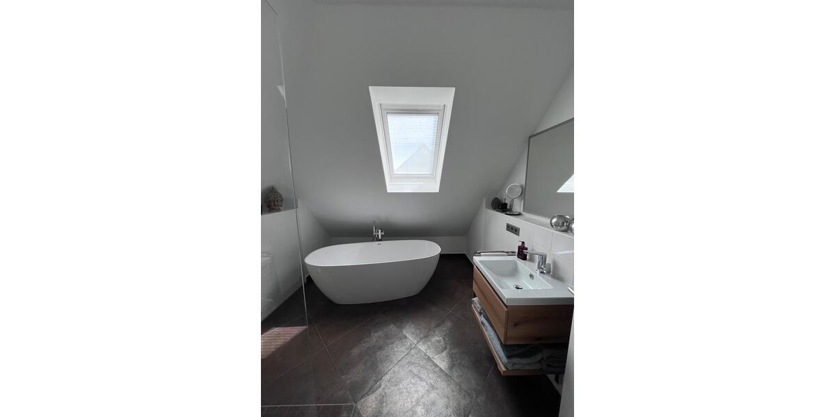 Dachgeschoßwohnung Neufahrn bei Freising Mintraching-Grüneck - 3.5 Zimmer, 94 m&sup2;, 2.350&euro; | Angebot:25841392