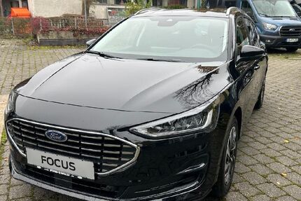 Ford Focus 7.576 km 26.989 € Erding 85435