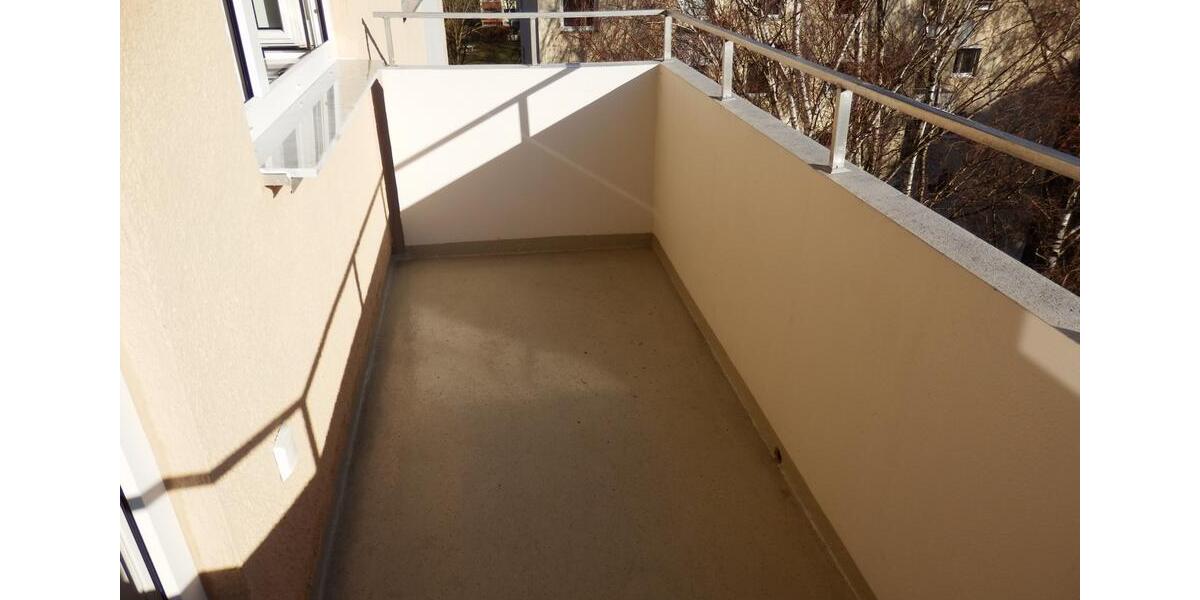 Helle schöne 2 Zim. Wohnung mit großem Balkon in Top Lage zu verk 1 zimmer