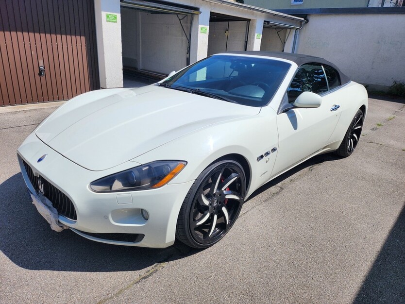 Maserati GranCabrio 74.000 km 39.999 € München 80313