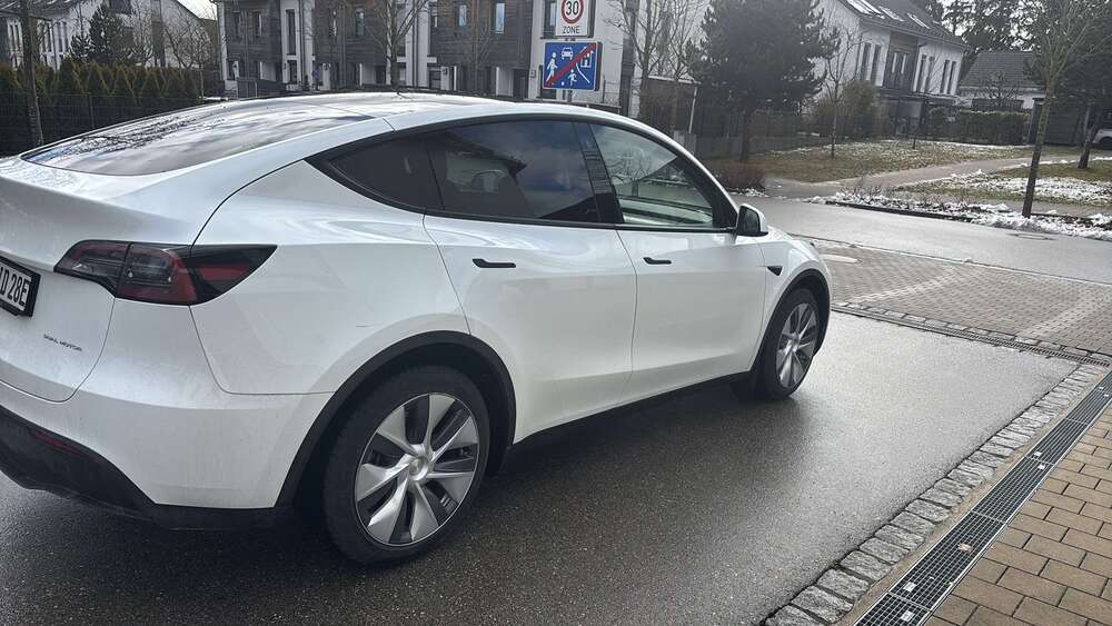 Tesla Model Y 28.000 km 37.000 &euro; Karlsfeld 85757