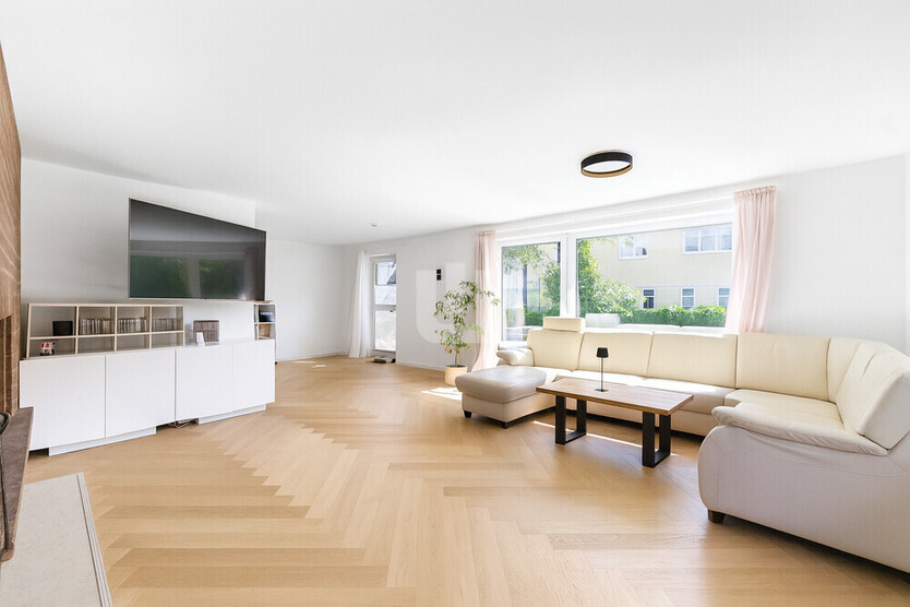 WINDISCH - Modern renovierte DHH für eine große Familie in ruhiger Lage von Gröbenzell-Süd