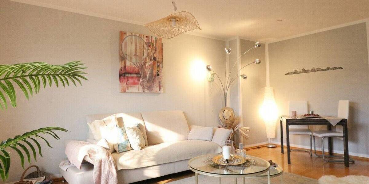 Wohnen mit Wohlfühlfaktor - Solide vermietete, helle 4-Zimmer-Wohnung mit Loggia und zwei Bädern 4 zimmer