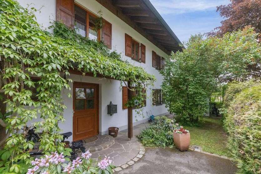 Haus zum Kaufen in Oberhaching 1.950.000 € 240 m²