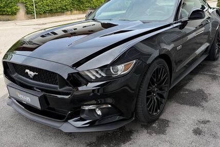 Ford Mustang 12.300 km 32.900 € München 81827