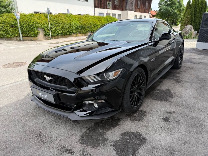 Ford Mustang 12.300 km 32.900 € München 81827