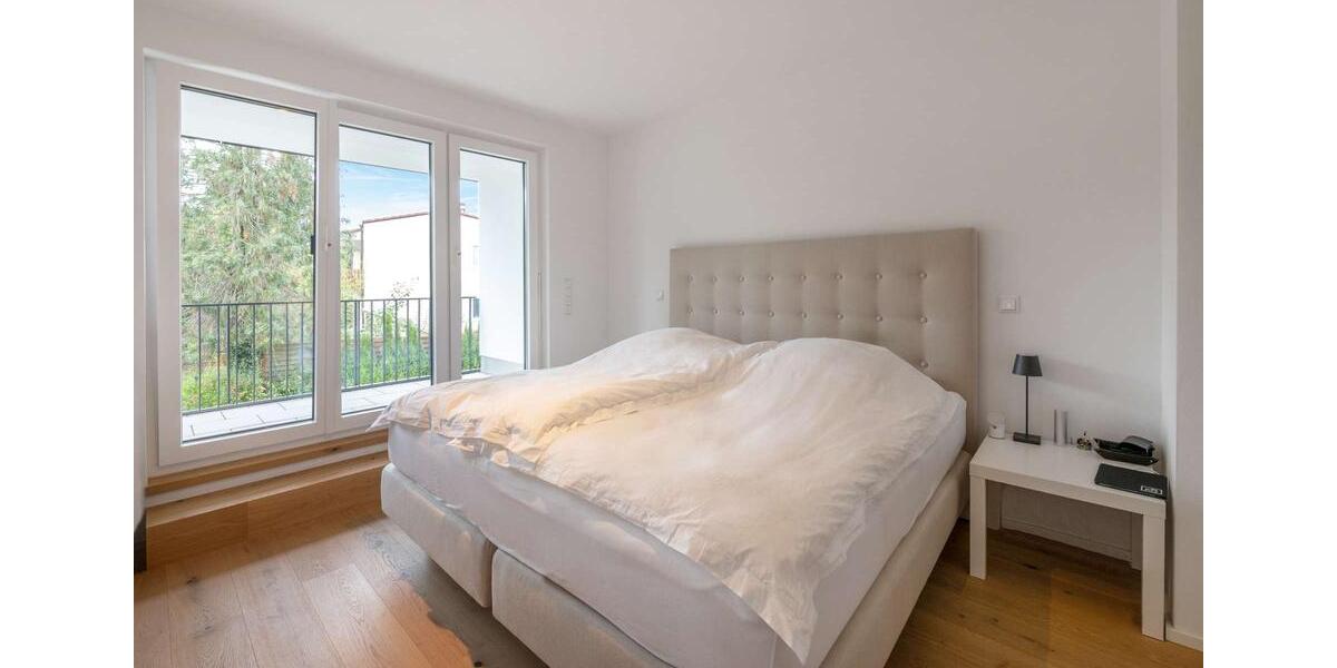 Doppelhaushälfte München Bogenhausen - 7 Zimmer, 241 m&sup2;, 5.890&euro; | Angebot:23807221