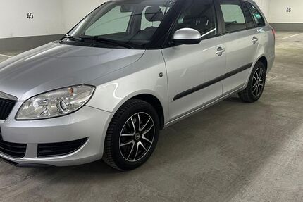 Skoda Fabia 62.000 km 7.990 &euro; München 81929