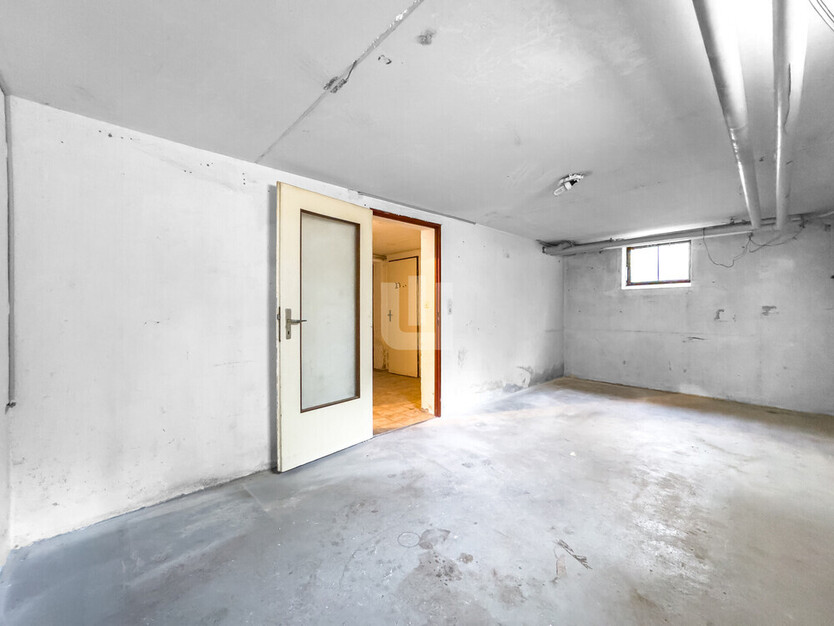 WINDISCH ImmobilieN - Sanierungsbedürftige DHH mit viel Potential in verkehrsberuhigter Straße