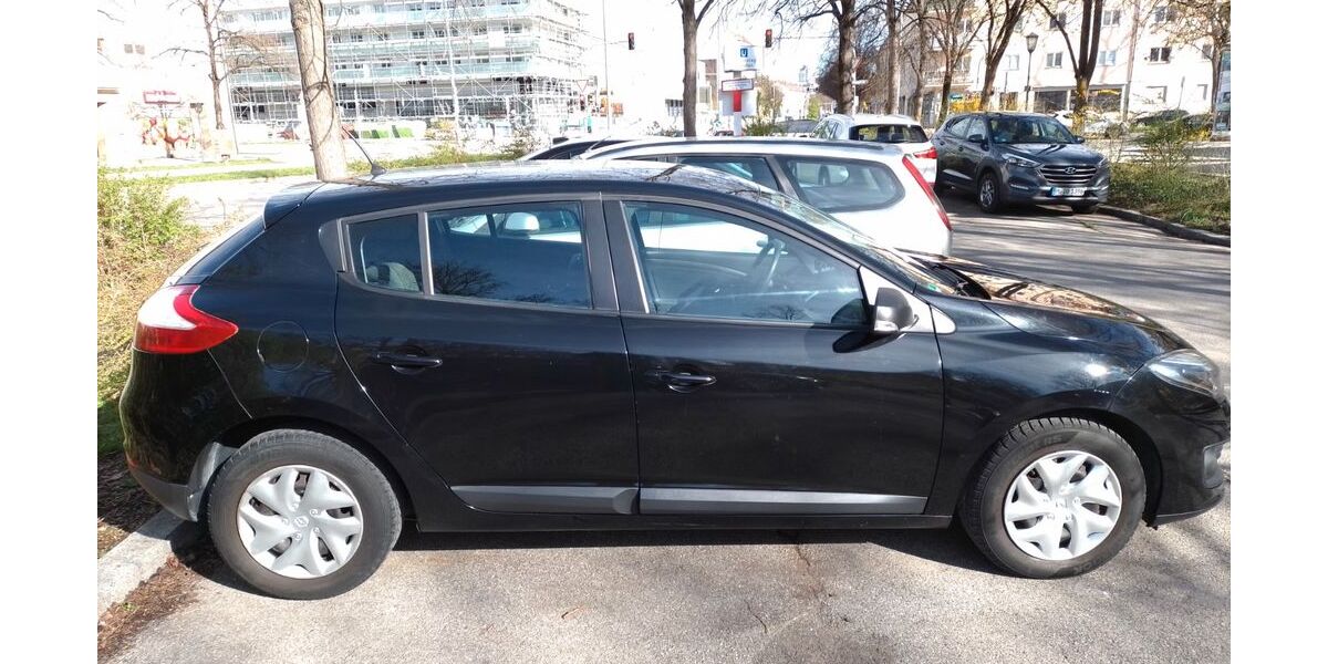 Renault Megane 94.900 km 6.800 &euro; München 81671