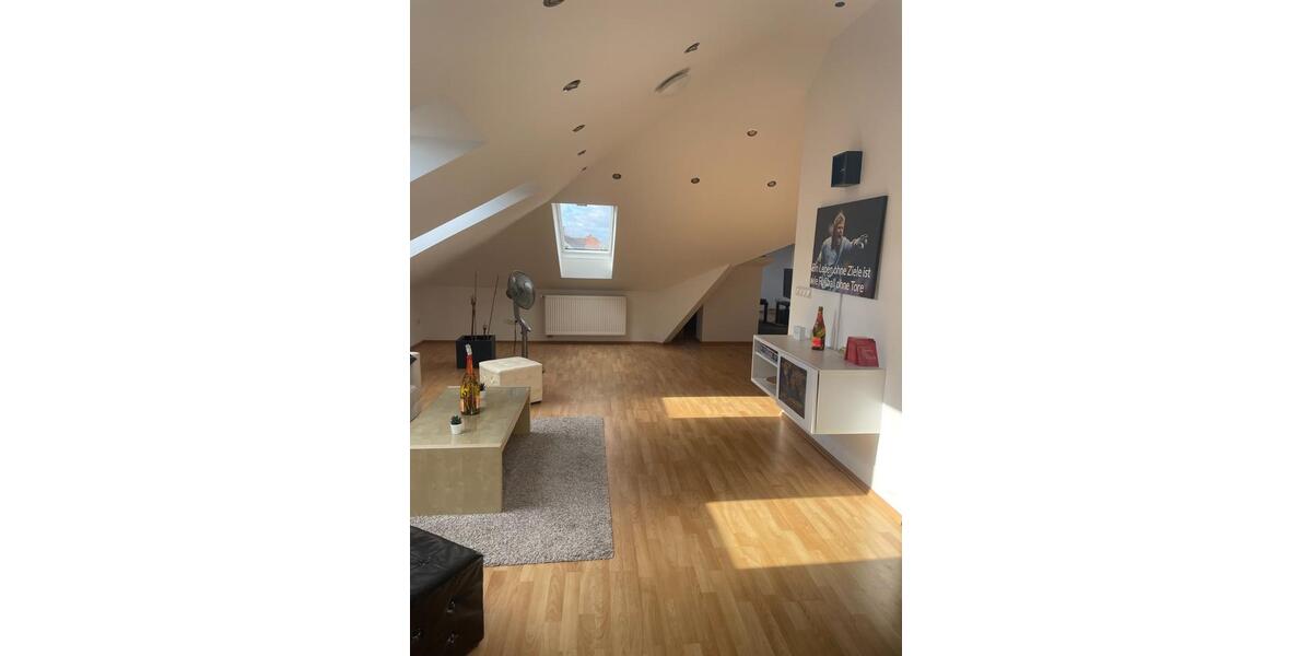 ab 01.02. Vollständig renovierte 2,5-Zimmer-DG-Wohnung Fasanerie 2.5 zimmer